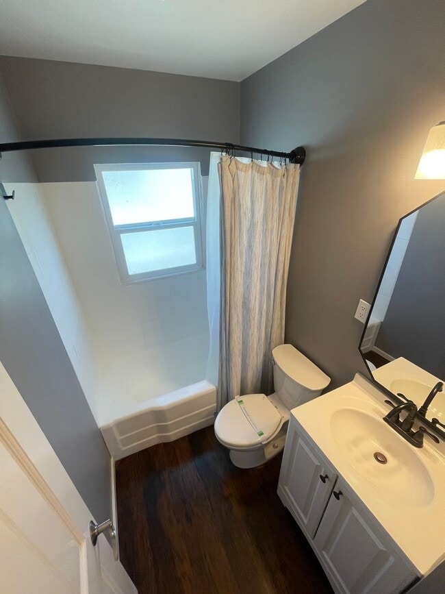 Building Photo - Charming 2-Bedroom Home with Private Yard ...