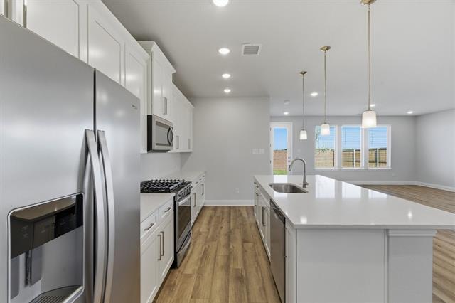 Building Photo - 2020 Beeflower St