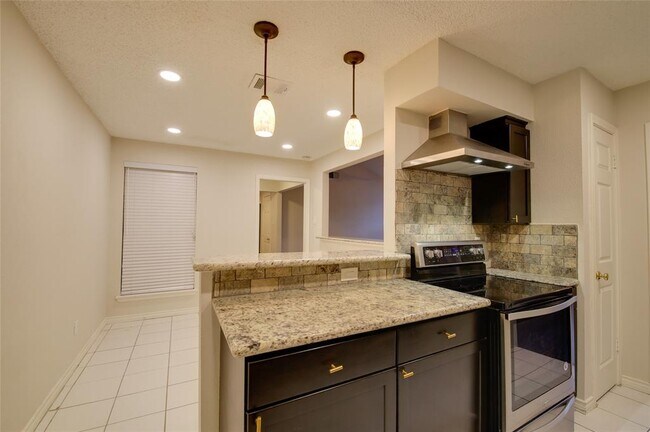 Building Photo - 6526 Foxfern Cir