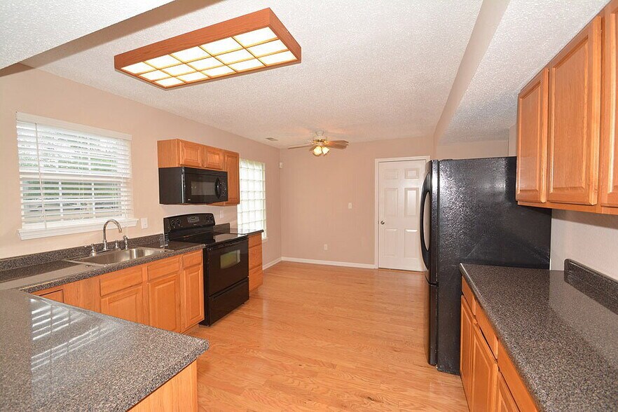 Building Photo - 3438 W 52nd St