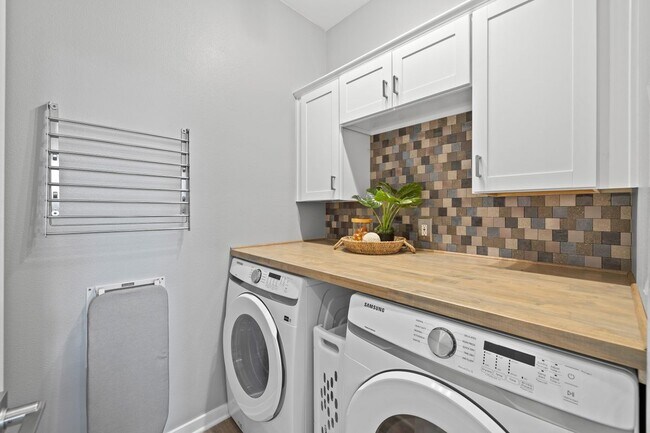 Building Photo - 15964 Sparrow Ct