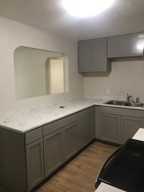 Building Photo - 725 Narregan St