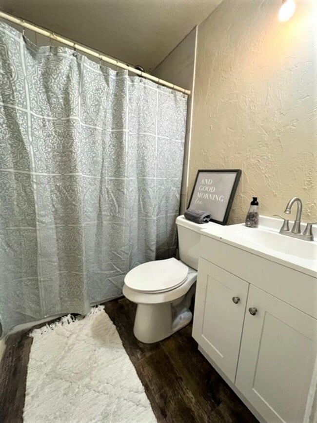 Building Photo - 1017 N Tabor Dr