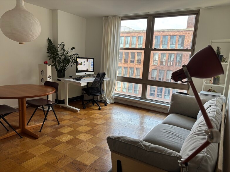 Plenty of space to work from home - 1260 21st St NW