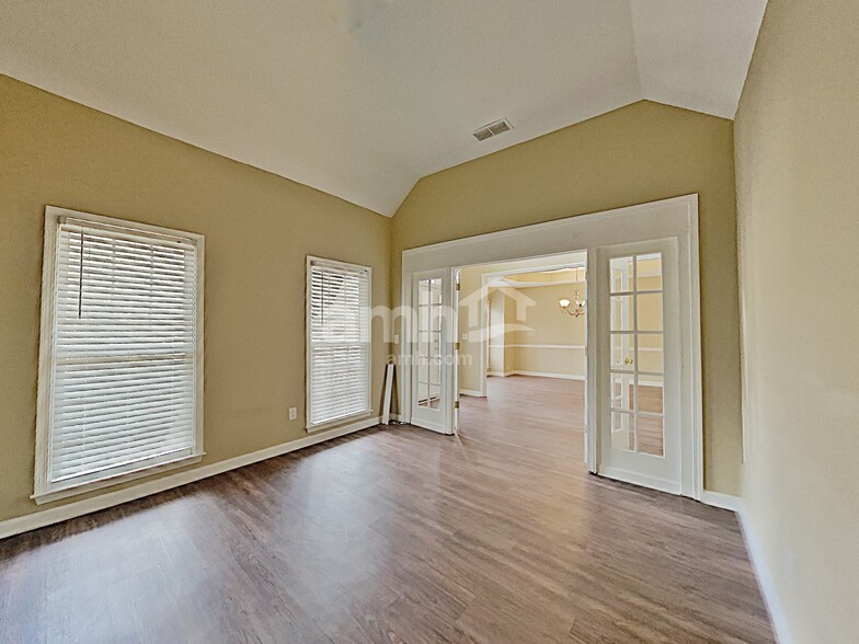 Building Photo - 423 Evans Mill Dr