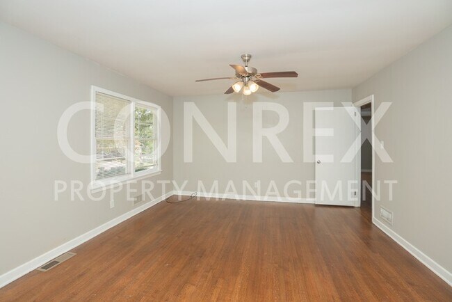 Building Photo - Home with Sunroom!