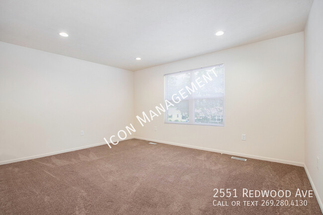 Building Photo - 2551 Redwood Ave