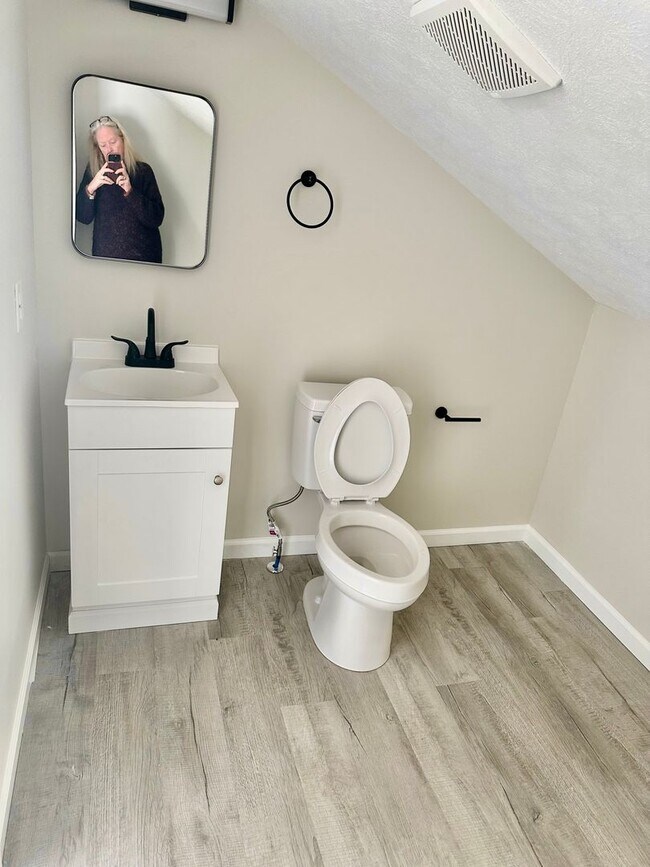 Building Photo - Charming Completely Remodeled Home!