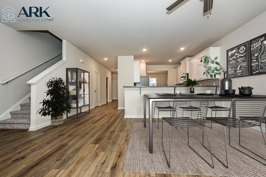 Building Photo - 3577 Saratoga Cir