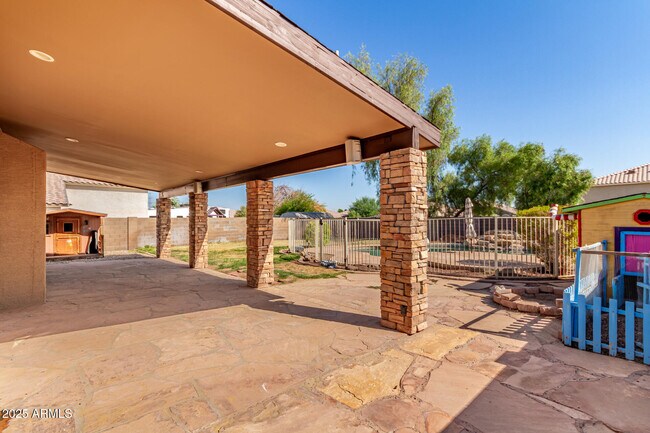 Building Photo - 10908 W Frier Dr