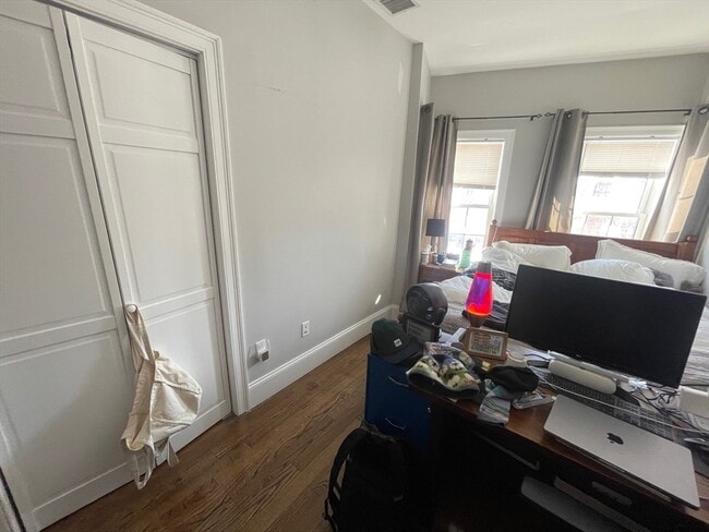 Building Photo - 781 Parker St