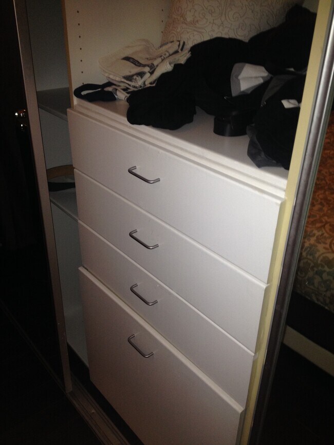 Building Photo - 6 3rd Pl