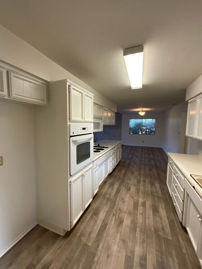 Building Photo - SPACIOUS 3 BED HOME IN ROCKLIN!!