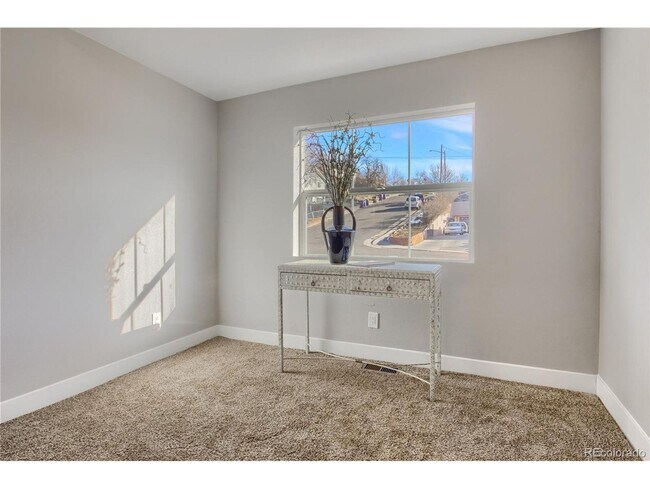 Building Photo - BEAUTIFUL 3bd/2ba Home in Denver, CO! Avai...