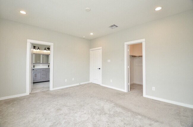 Building Photo - 6708 Parker Grv Ln