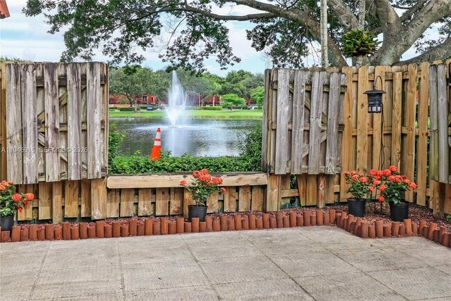 Building Photo - 9977 NW 6th Ct