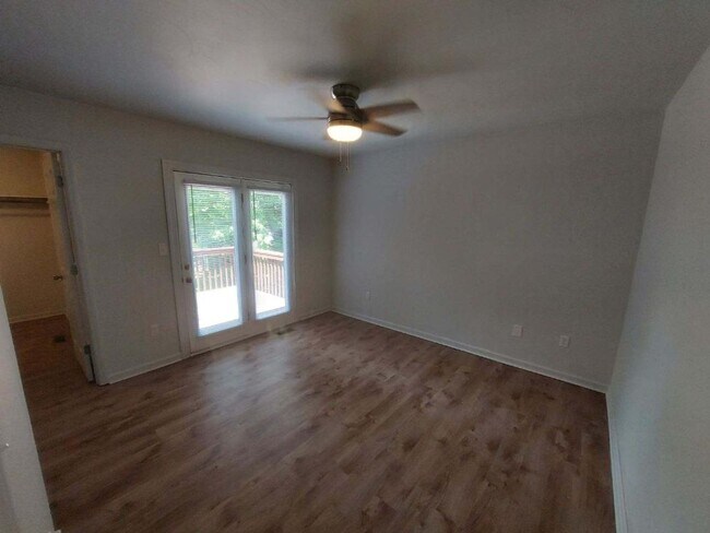 Building Photo - Beautiful Roanoke 2 bed 2 bath Duplex