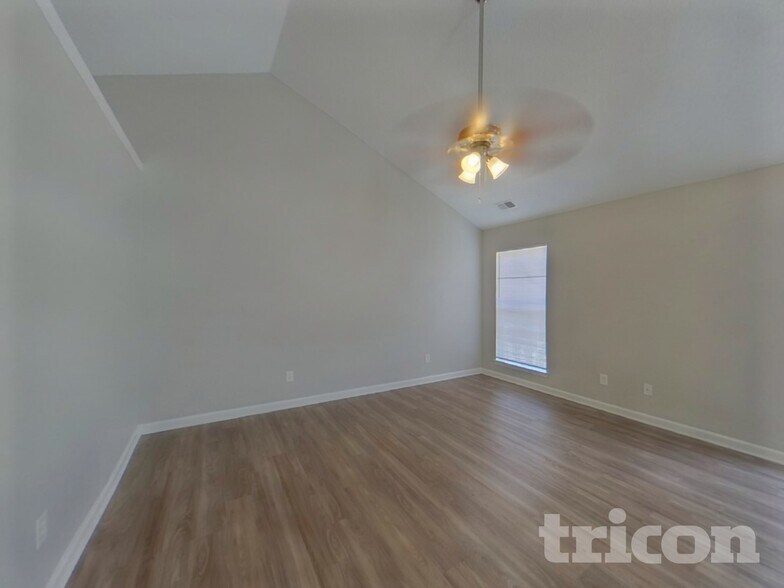 Building Photo - 1401 May Oak Cir
