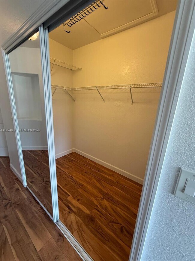 Building Photo - 5543 NW 112th Pl