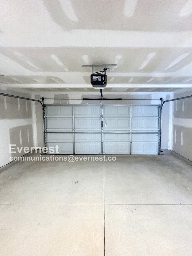 Building Photo - 129 Flowering Cherry St