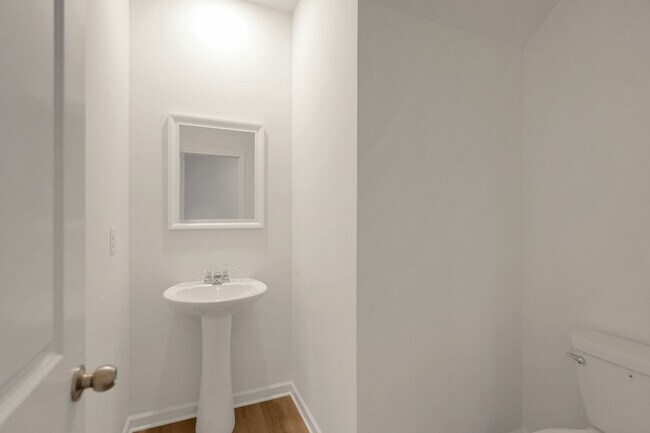 Building Photo - Stunning 4BR House in Hampton