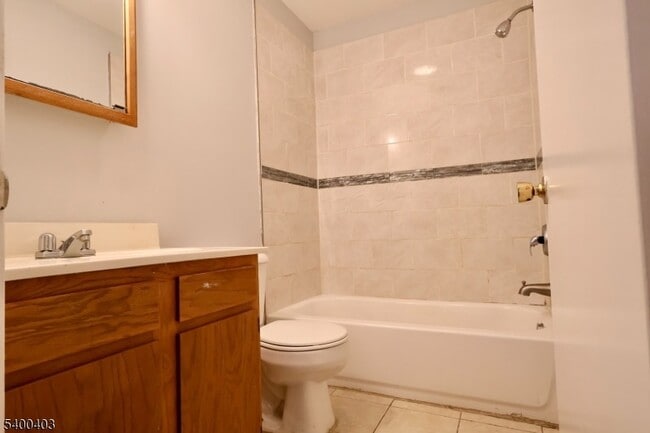 Building Photo - 124 Dickerson St