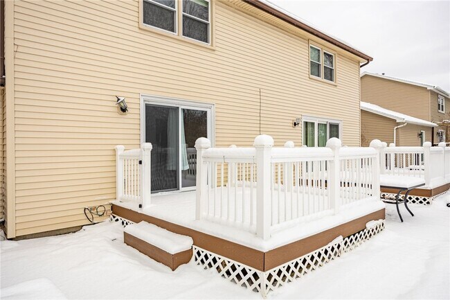 Building Photo - 16 Sanders Farm Dr