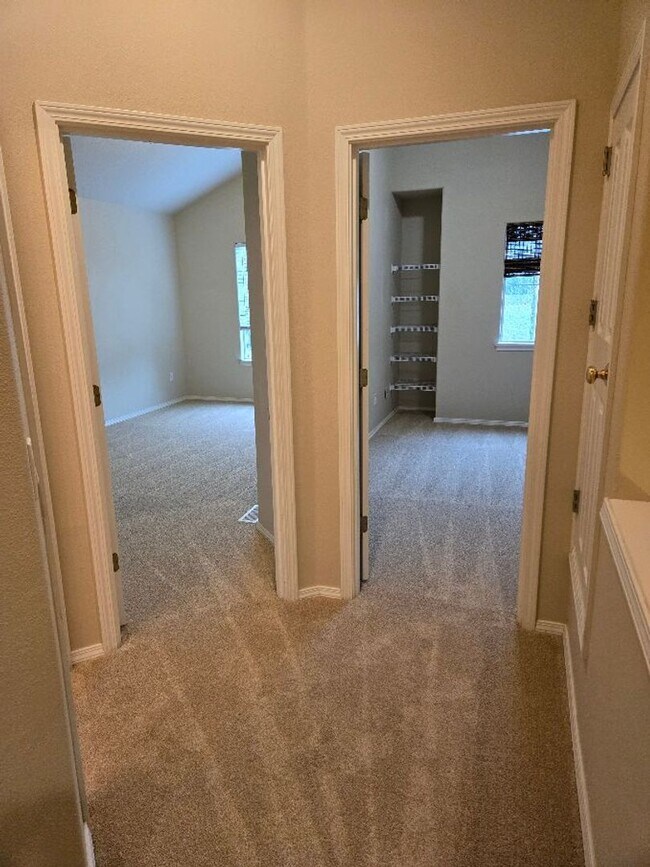 Building Photo - All Brand New flooring-$500 off 1st month !  Walking Trails & Park close by... easy access to Por...