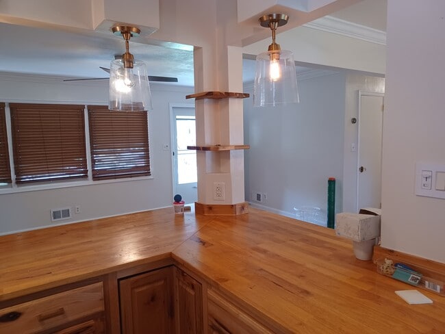 Building Photo - 8074 Driftwood Dr