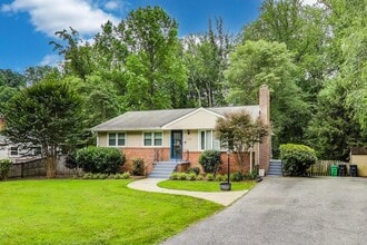 Building Photo - Perfect on Parkway --- Gorgeous, Fully Upd...