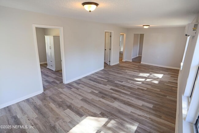 Building Photo - 505 N 9th St