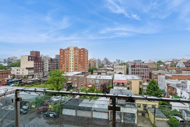 Building Photo - 21-17 31st Ave