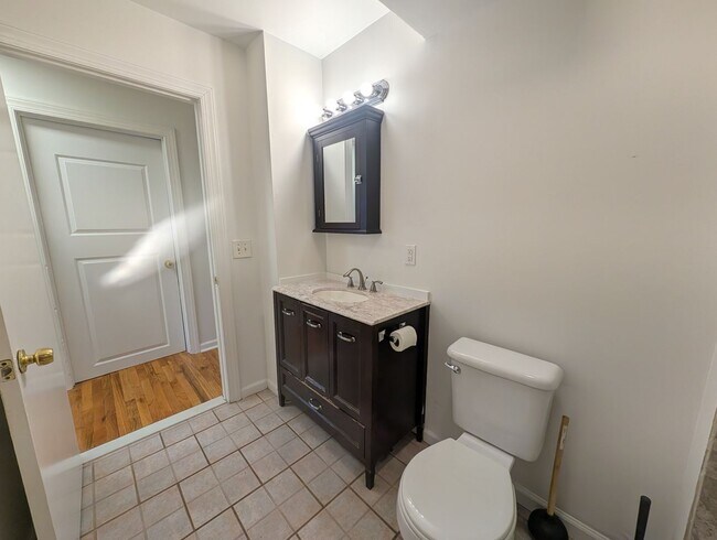 Building Photo - 511 Sewall Ave