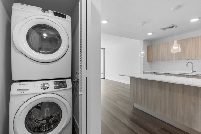 Building Photo - 1480 NW North River Dr