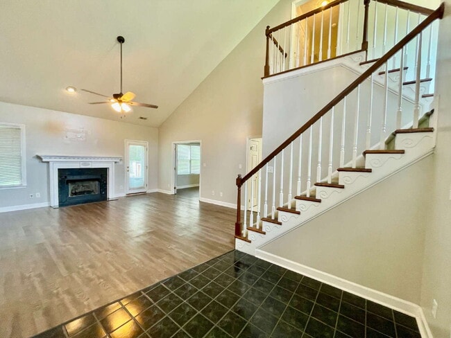 Building Photo - Spacious 3-Bedroom Nest with 2.5 Baths And...