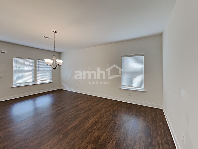Building Photo - 439 Pearson Cir