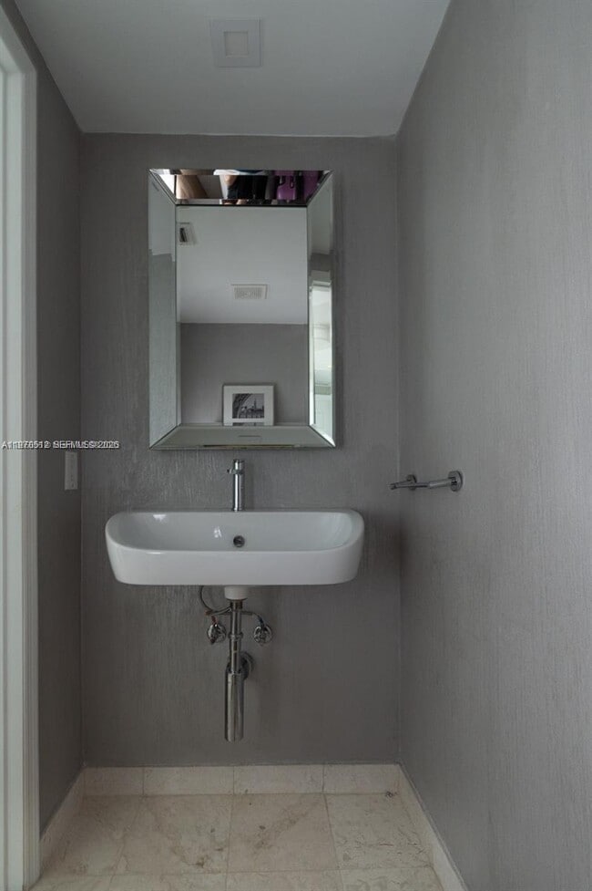 Building Photo - 3370 Hidden Bay Dr