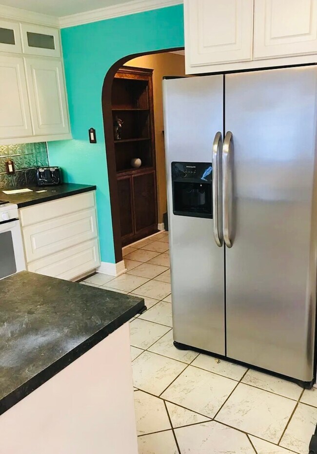 Building Photo - 1308 Hospital Dr