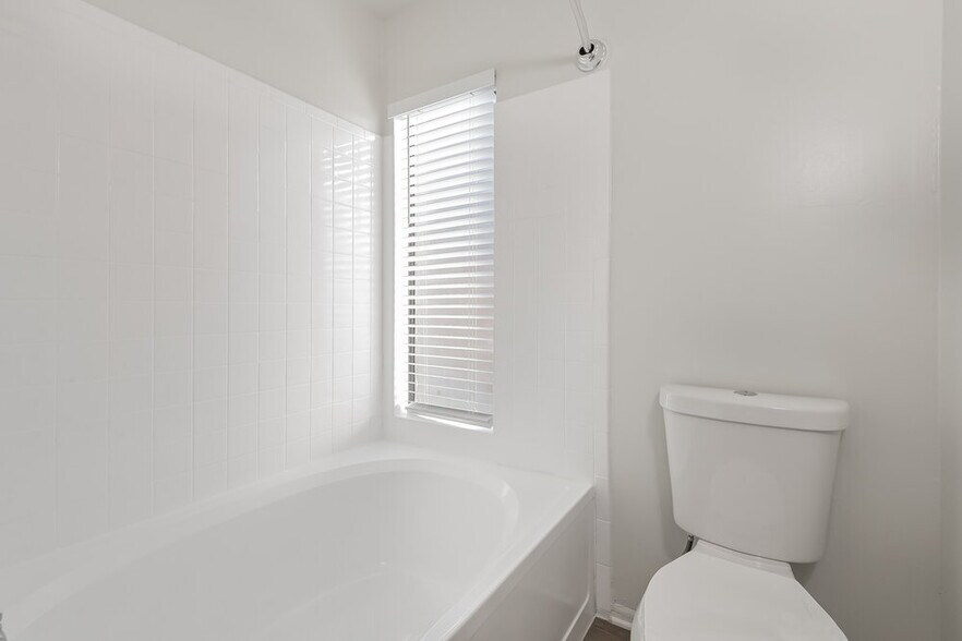 Building Photo - 10231 Cll Del Este