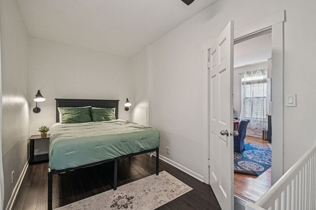 Building Photo - 5017 N Meade Ave