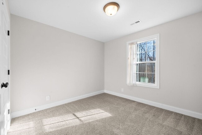 Building Photo - 3 Bedroom 2 1/2 Bath Dog Friendly Home For Rent!