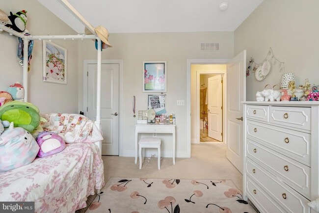 Building Photo - 711 McKenzie Ave