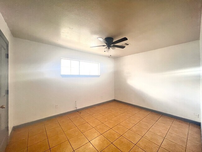 Building Photo - 5602 Hirsch Rd