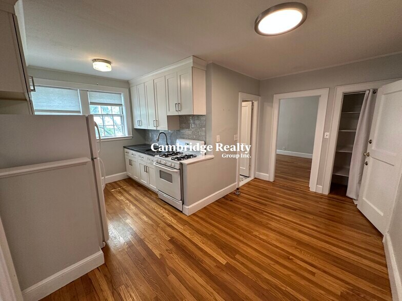 Building Photo - 5 Ellery Pl