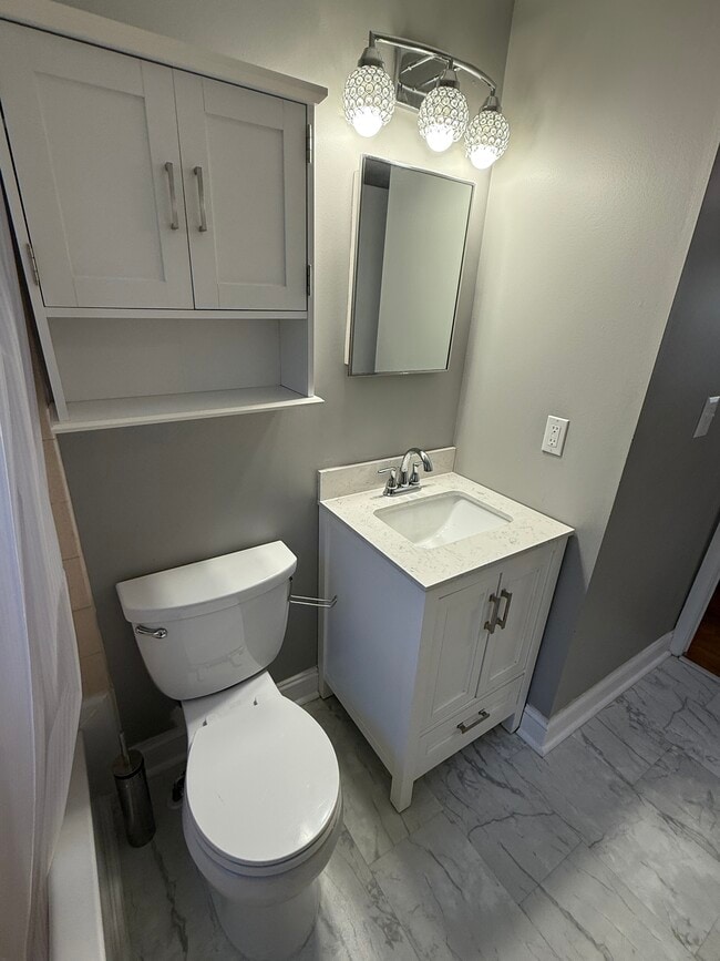 Building Photo - 2431 Shadowood Dr