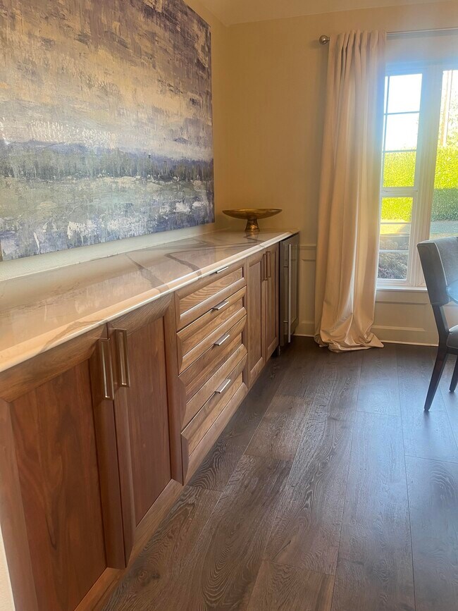 Building Photo - 648 E Maberry Dr