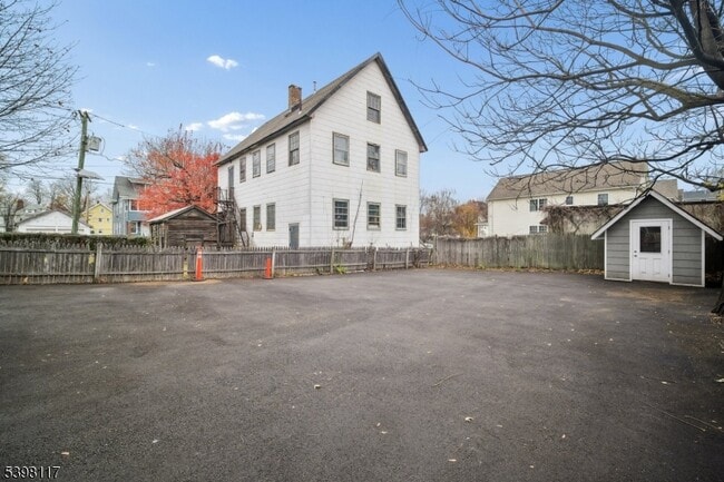 Building Photo - 159 Valley Rd