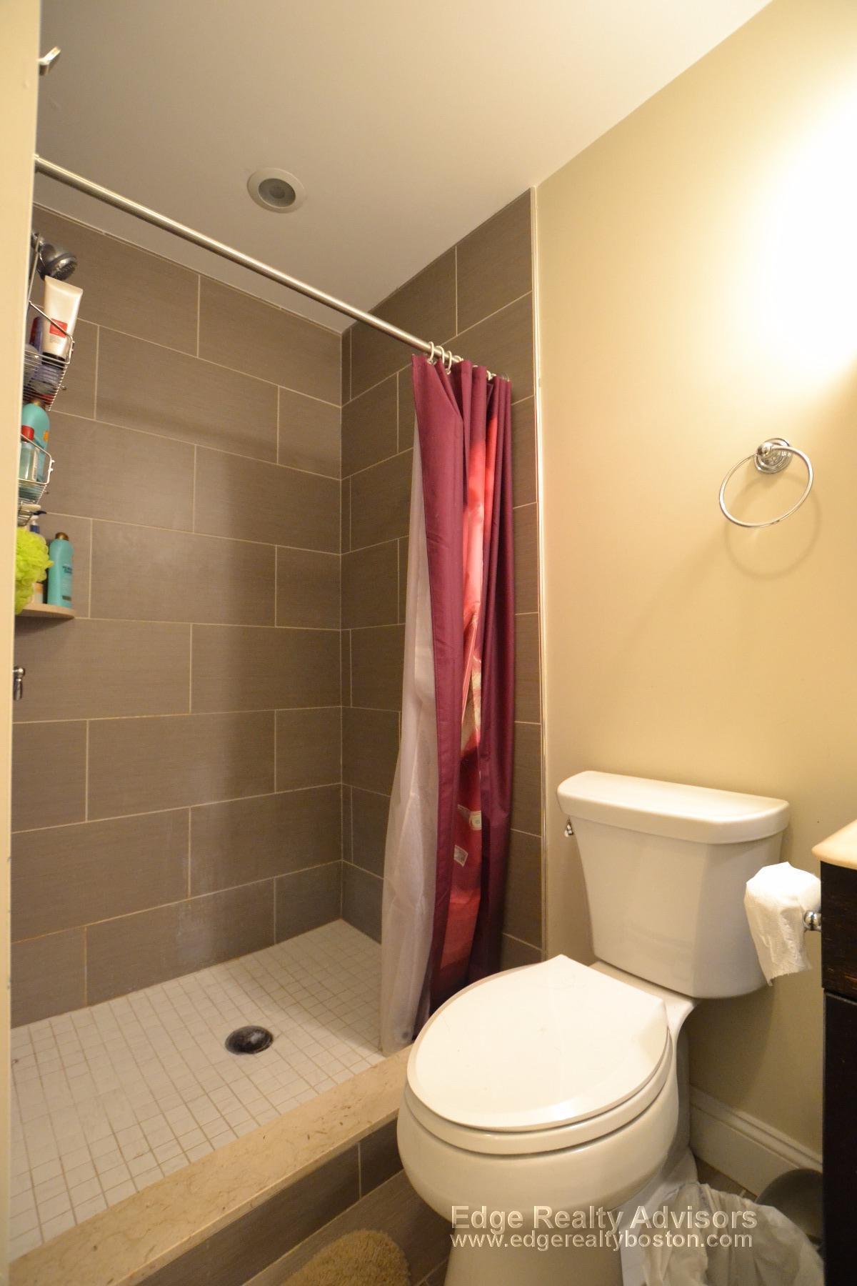 Building Photo - 10 Greylock Rd