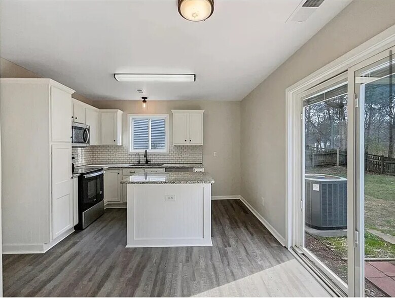 Building Photo - 10609 Spring Rain Ct