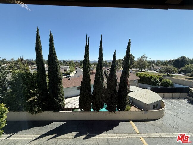Building Photo - 12830 Burbank Blvd